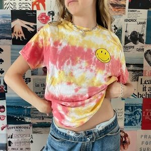 smiley tie dye tee